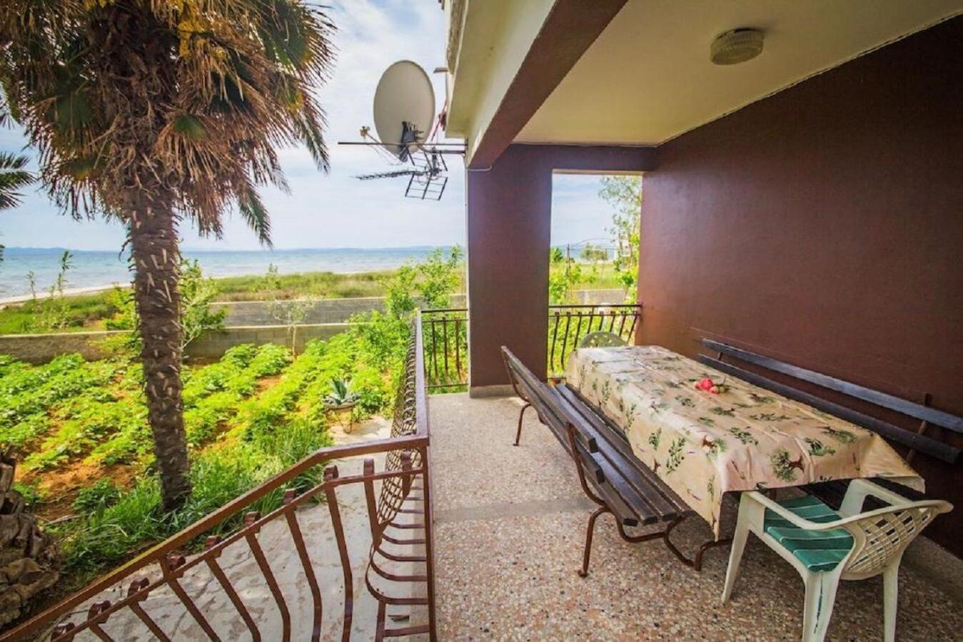 Apartments Teo Привлака Екстериор снимка